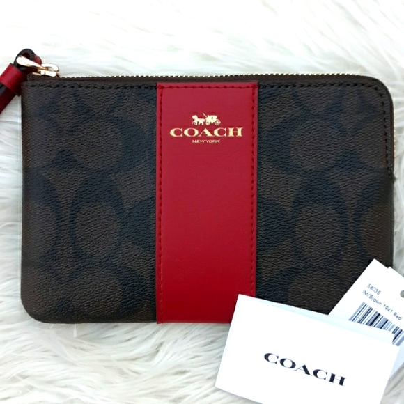 Coach Handbags - NWT COACH CORNER ZIP WRISTLET